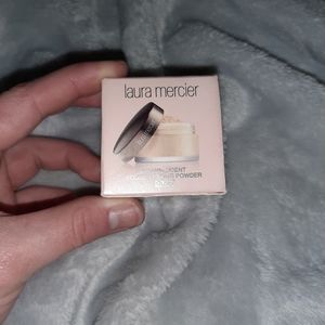 Translucent Setting Powder in a glow finish mini